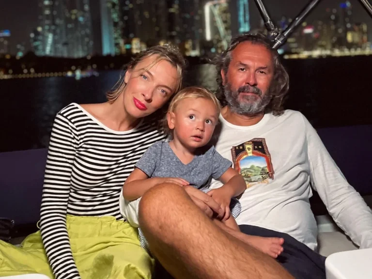 Василіса Фролова з сином Родіоном та Дмитром Котеленцем на яхті в Дубаї