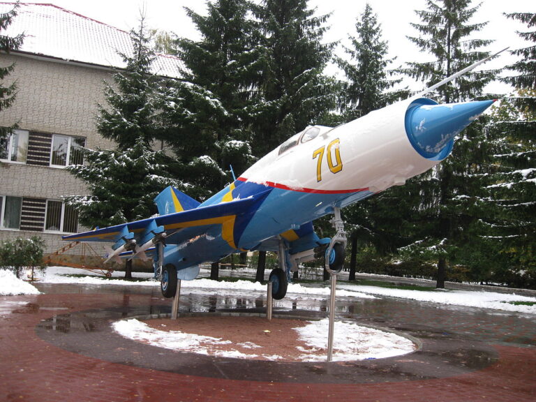 1280px-MiG-21_Lviv