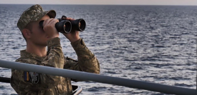 6864658-azov-690