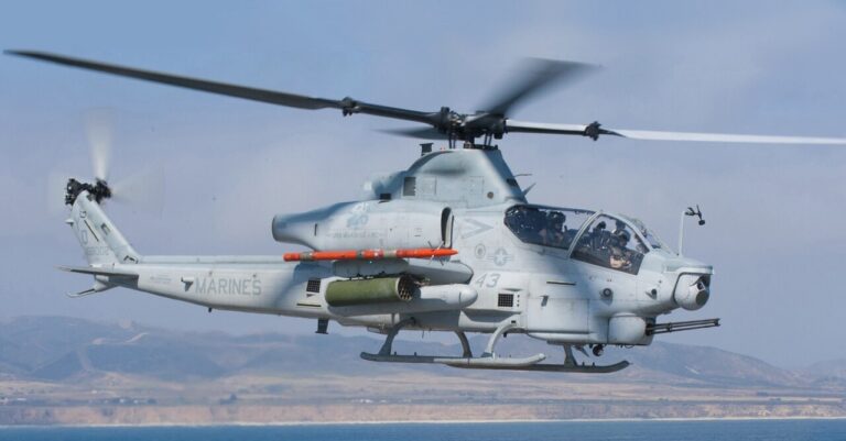 AH-1Z_lift_off_the_USS_New_Orleans_(LPD_18)_(cropped)