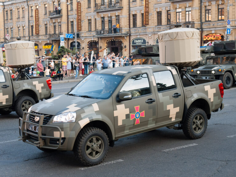 AN_TPQ-49_radar_on_Bogdan-2351,_Kyiv_2021,_11