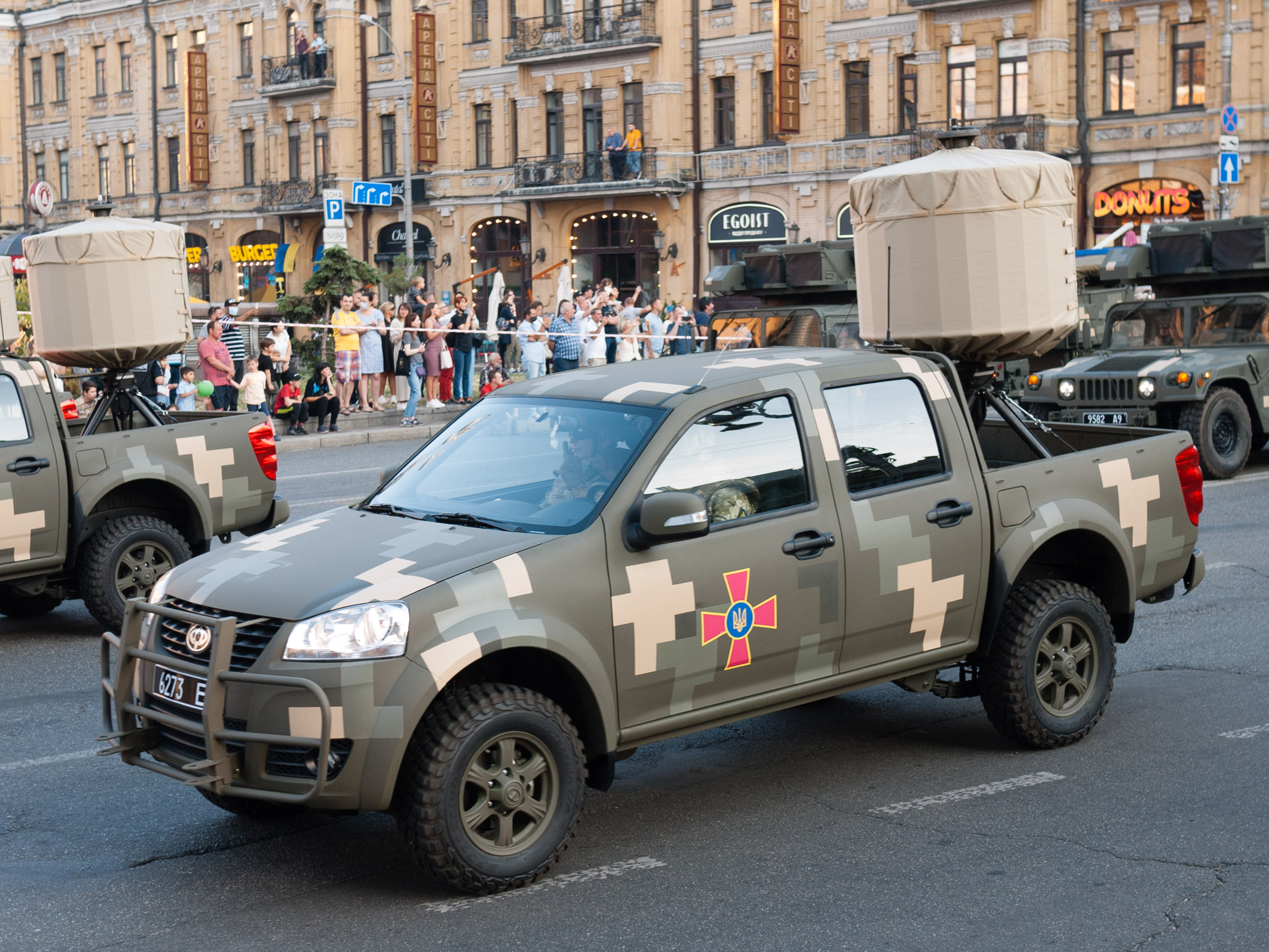 AN_TPQ-49_radar_on_Bogdan-2351,_Kyiv_2021,_11