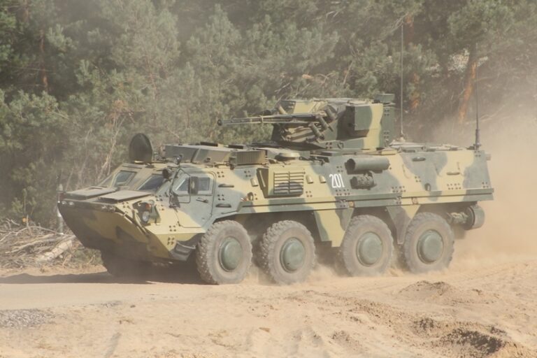 БТР-4_на_навчаннях