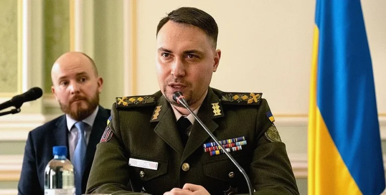 Кирило Буданов у військовій формі виступає на Київському безпековому форумі