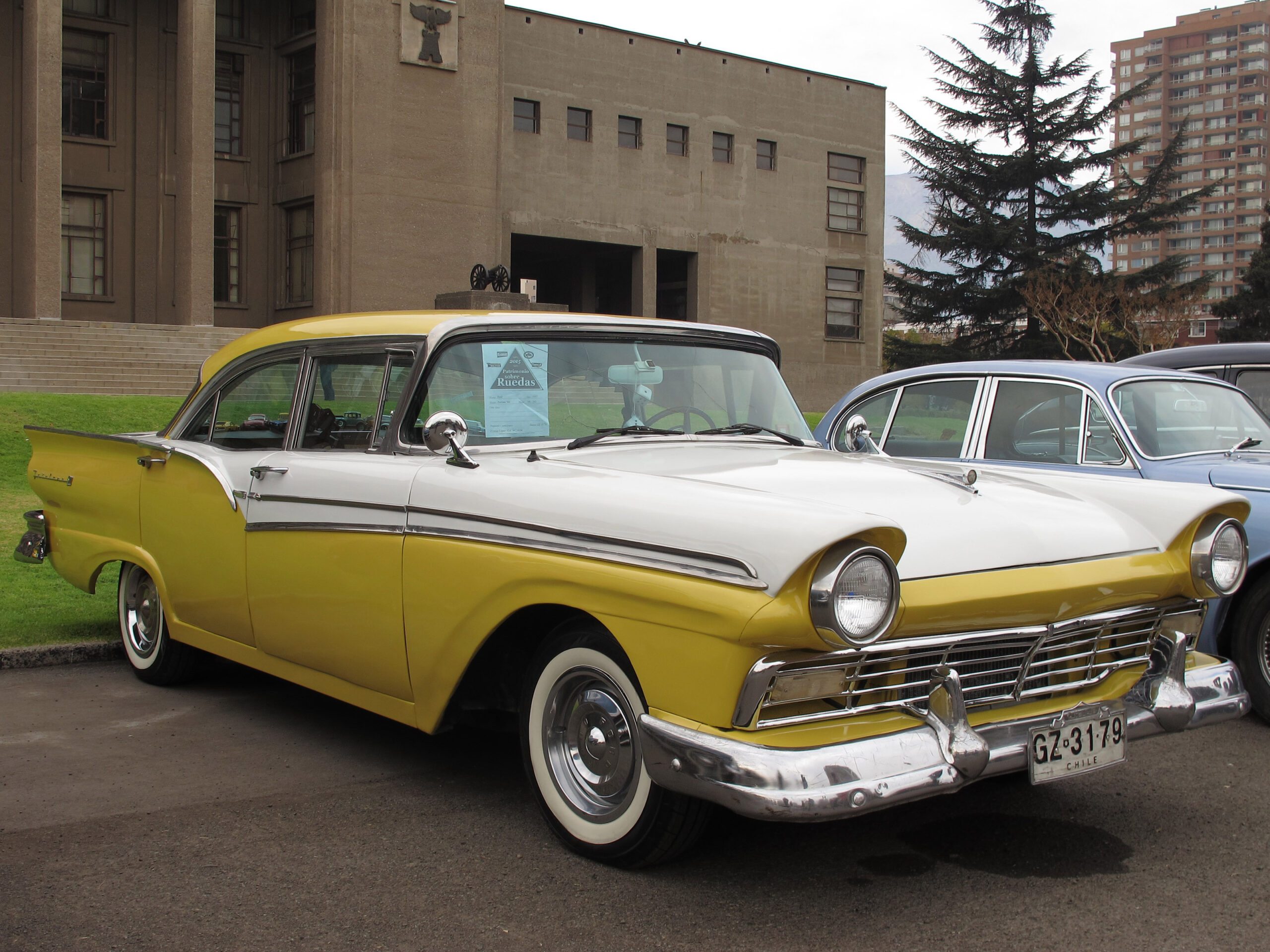 Ford_Fairlane_500_Sedan_1957_(18973284209)