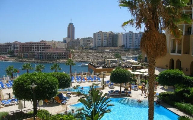 iak-zabroniuvaty-hotel-640x400