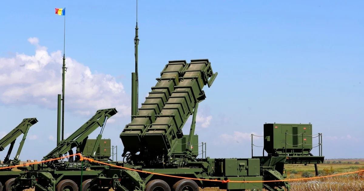 Зенітні ракети Patriot у пускових установках, дефіцит яких загрожує Україні