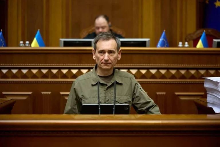 Костянтин Октябрський у військовій формі за трибуною Верховної Ради про мобілізацію
