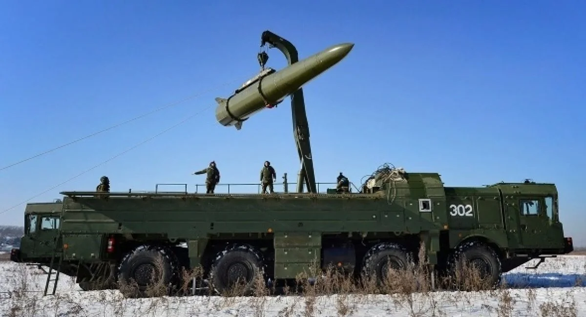 Пускова установка ракетного комплексу Іскандер на зимовій позиції