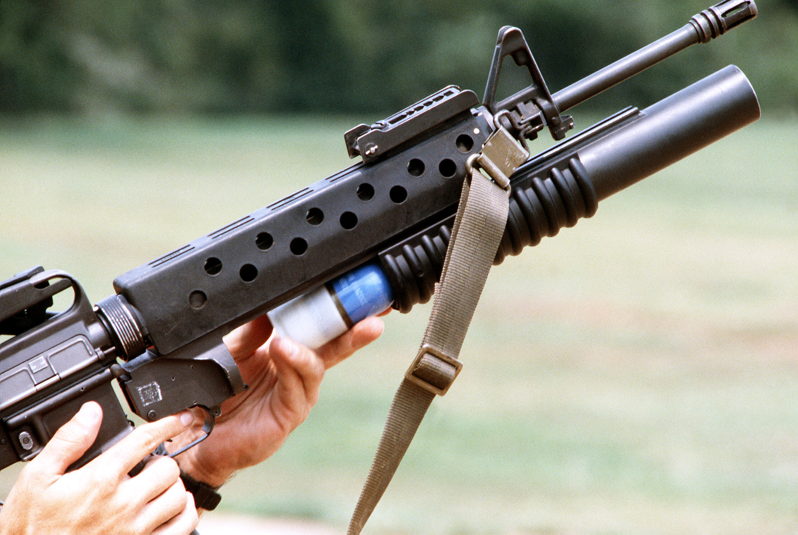 Loading_M203_40_mm_grenade_launcher_attached_to_an_M16_rifle