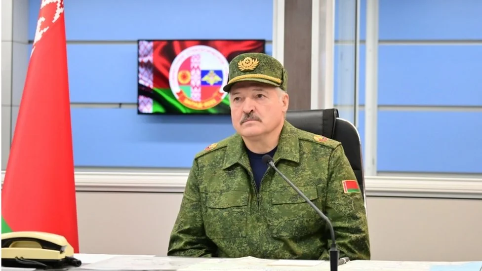 Лукашенко у військовій формі заявляє про неучасть білоруських військових у війні проти України
