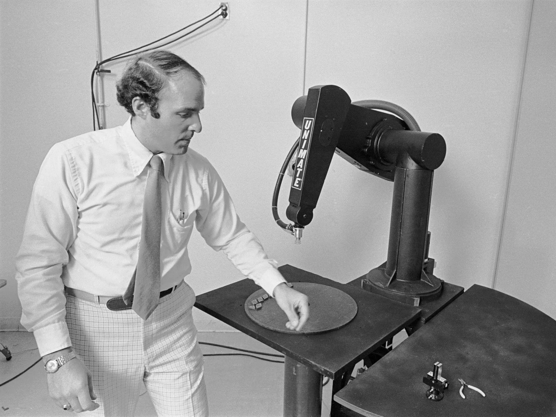 pershyi-robot-khto-koly-i-iak-zminyv-istoriiu-40d4