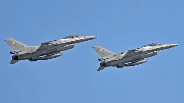 Польские истребители F-16 на боевом дежурстве из-за атаки РФ