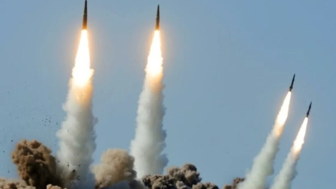 Запуск російських ракет під час масованого удару по Україні, про який попередив Жданов