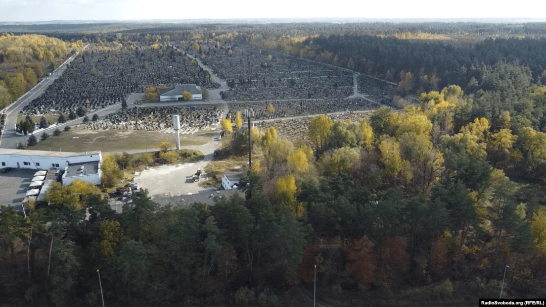 Вирівняне протестантське кладовище в селі Раковка після наказу священника