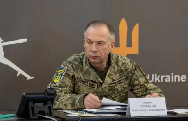Олександр Сирський, Головнокомандувач ЗСУ, за столом з інструкцією ротації на фронті