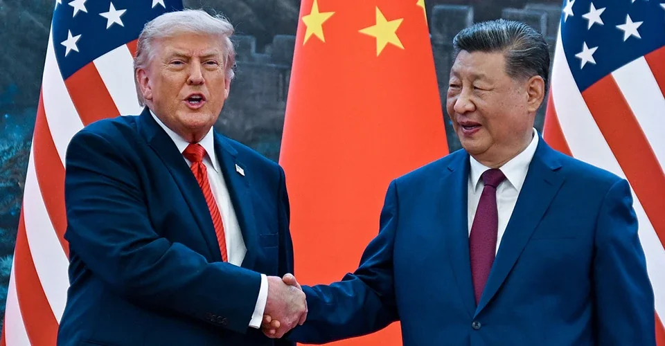 Трамп і Сі Цзіньпін тиснуть руки на саміті в Пекіні