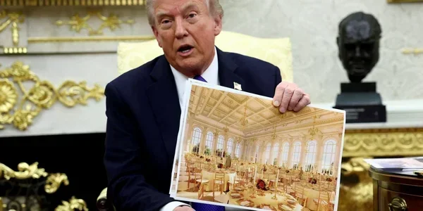 Дональд Трамп демонструє проєкт бальної зали Білого дому