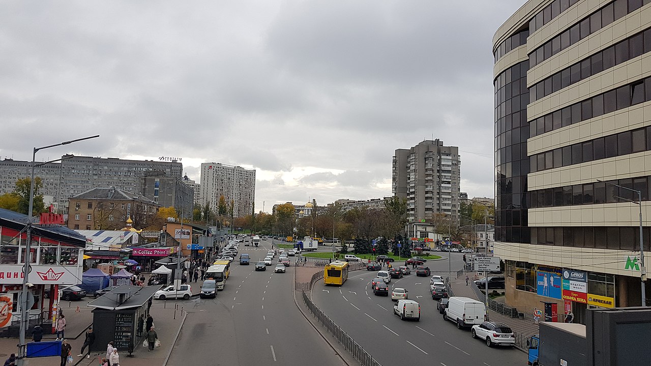 Улица_Евгения_Сверстюка_(Киев)