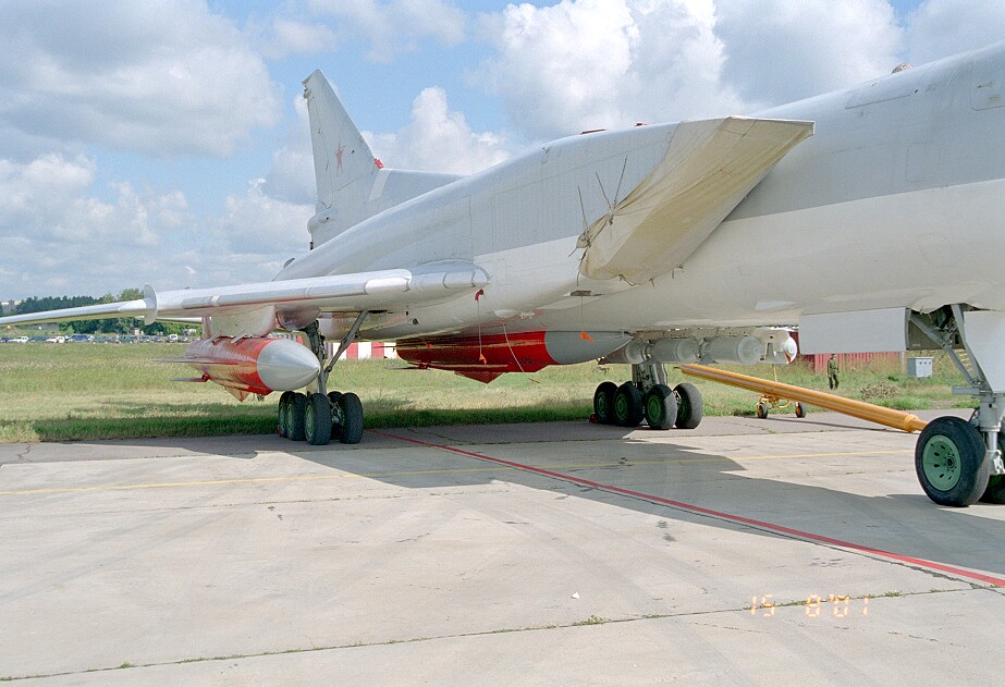 X-22_under_Tu-22M3
