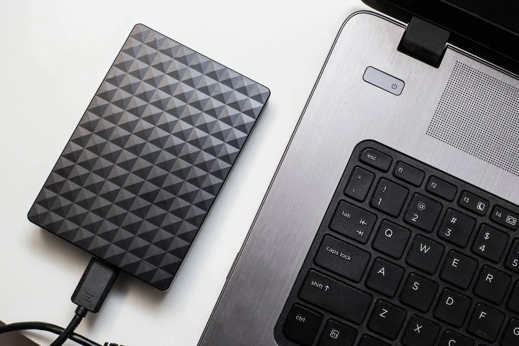 Зачем нужен внешний SSD 7 ситуаций когда он действительно полезен