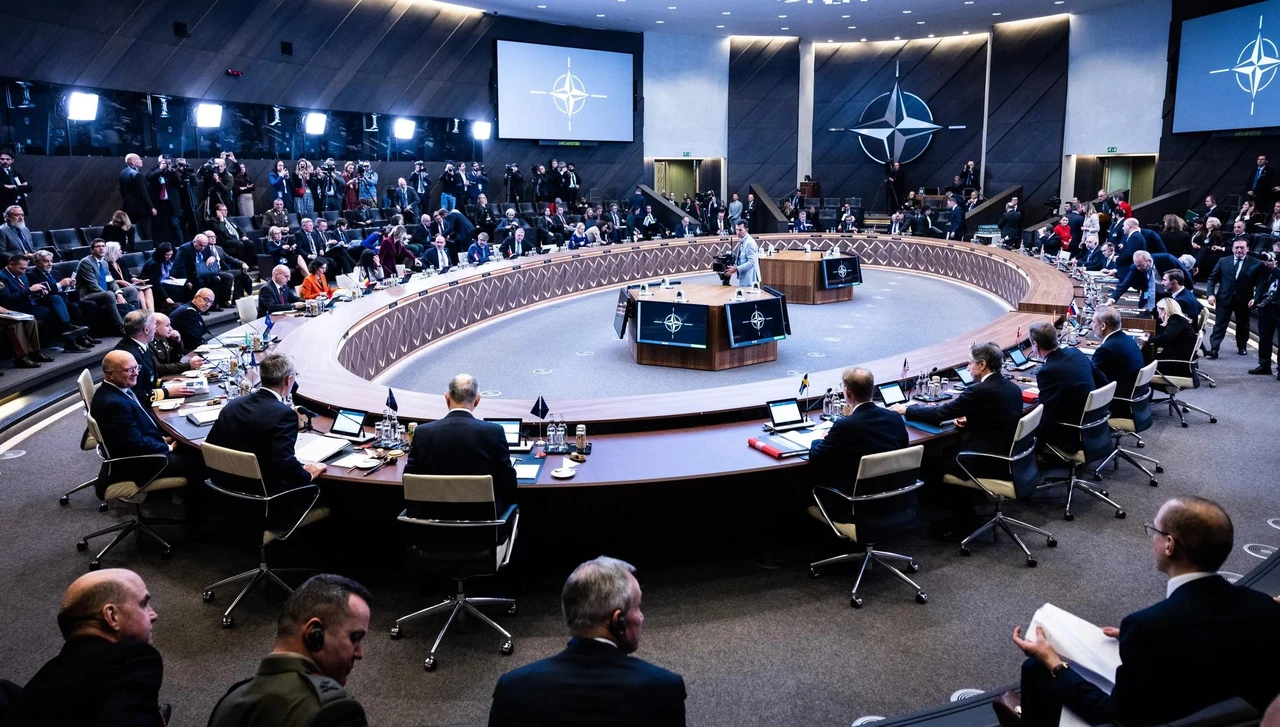 4-stattia-nato-mekhanizm-konsultatsii-dlia-strymuvannia-zahroz-bez-viiskovoi-esk-4b60