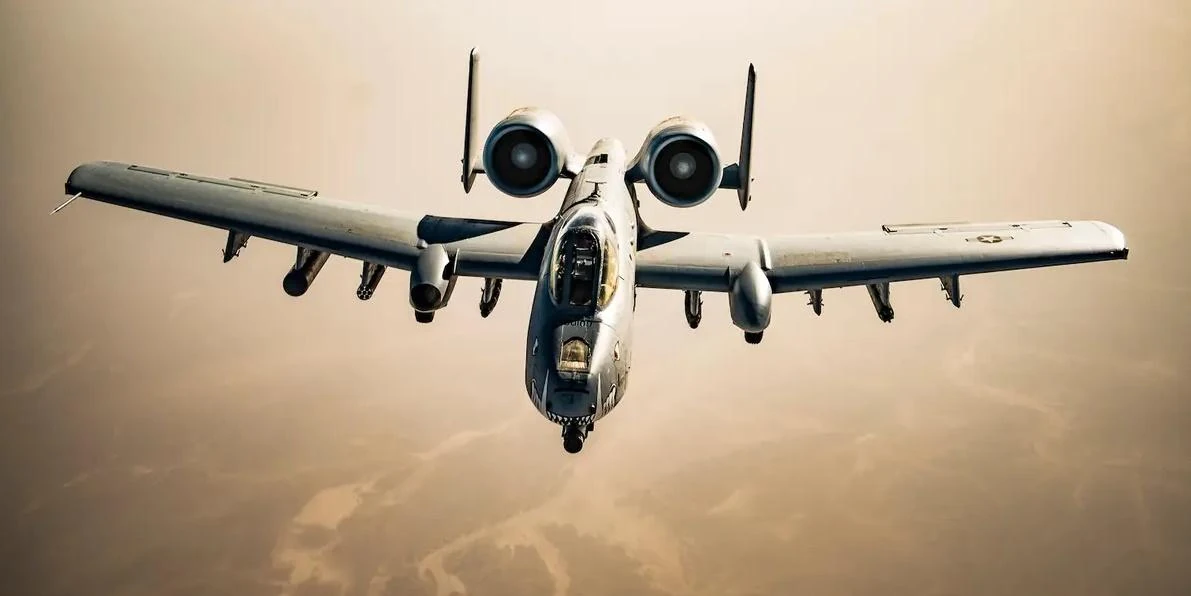 a-10-warthog-shturmovyk-iakyi-perezhyv-desiatylittia-superechok-i-dosi-zakhyshch-da5f