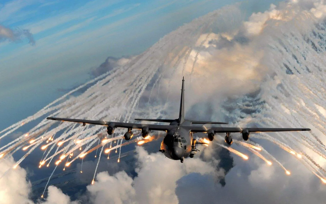 ac-130-nebesna-artyleriia-shcho-kruzhliaie-nad-polem-boiu-62ae