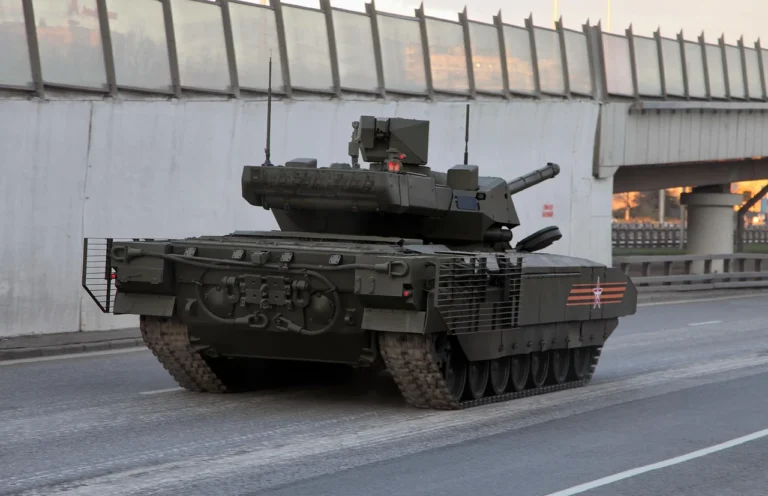armata-t-14-tank-novoho-pokolinnia-z-neobytaiemoiu-bashtoiu-0bb4