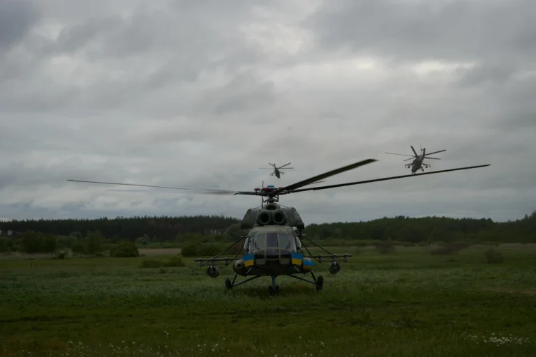 armiiska-aviatsiia-kryla-sukhoputnykh-viisk-zsu-2450