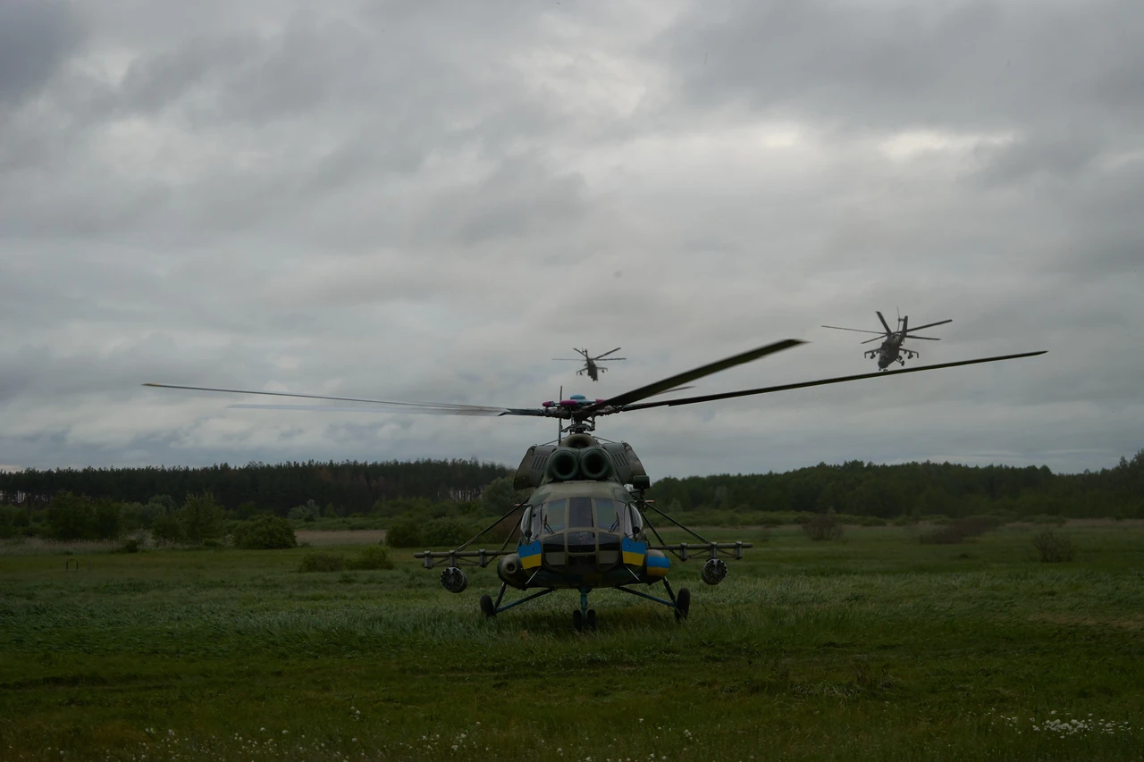 armiiska-aviatsiia-kryla-sukhoputnykh-viisk-zsu-2450
