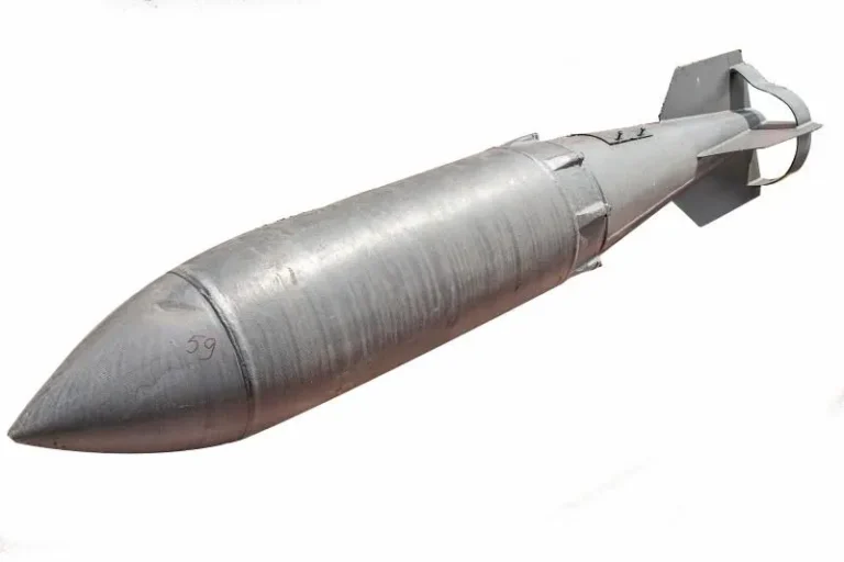 betab-500shp-betonoboina-aviatsiina-bomba-iz-reaktyvnym-uskorytelem-704e