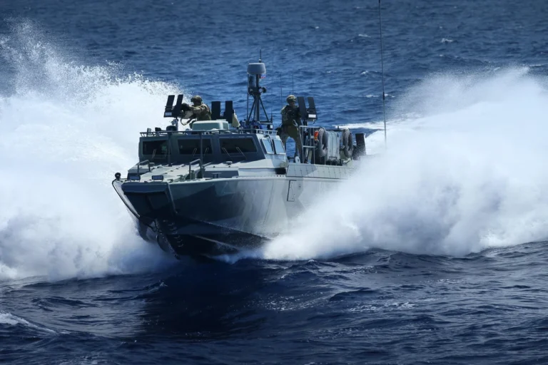 bk-16-vysokoshvydkisnyi-desantnyi-kater-proiektu-02510-63af