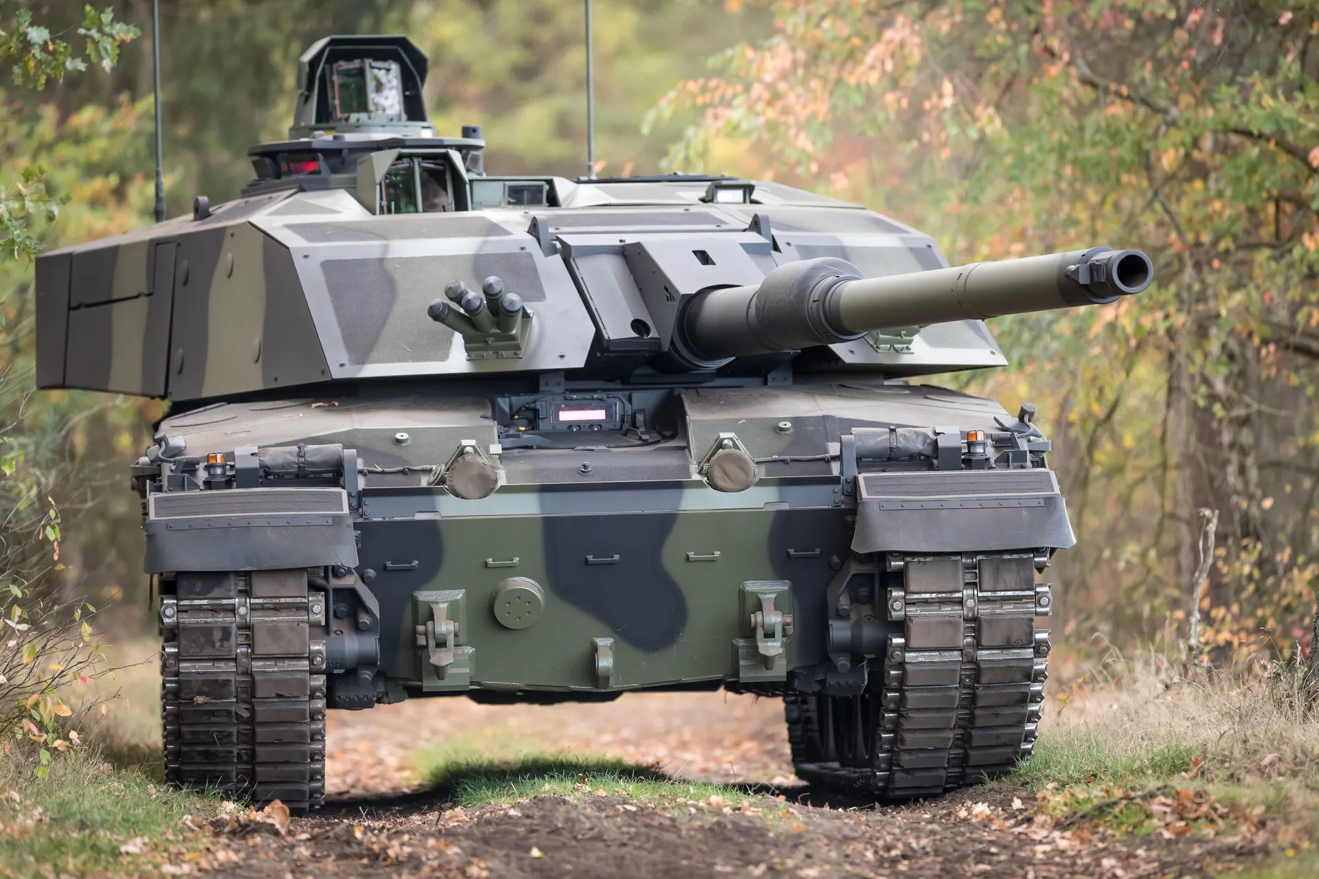 challenger-3-brytanskyi-tank-chetvertoho-pokolinnia-z-novoiu-harmatoiu-ta-tsyfro-f65e