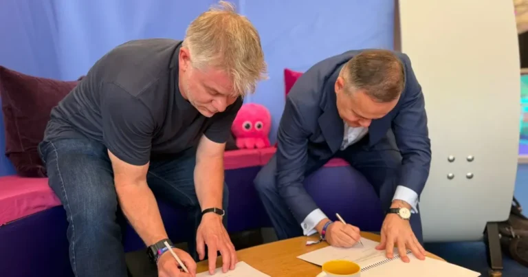 Керівники ДТЕК та Octopus Energy підписують угоду про партнерство
