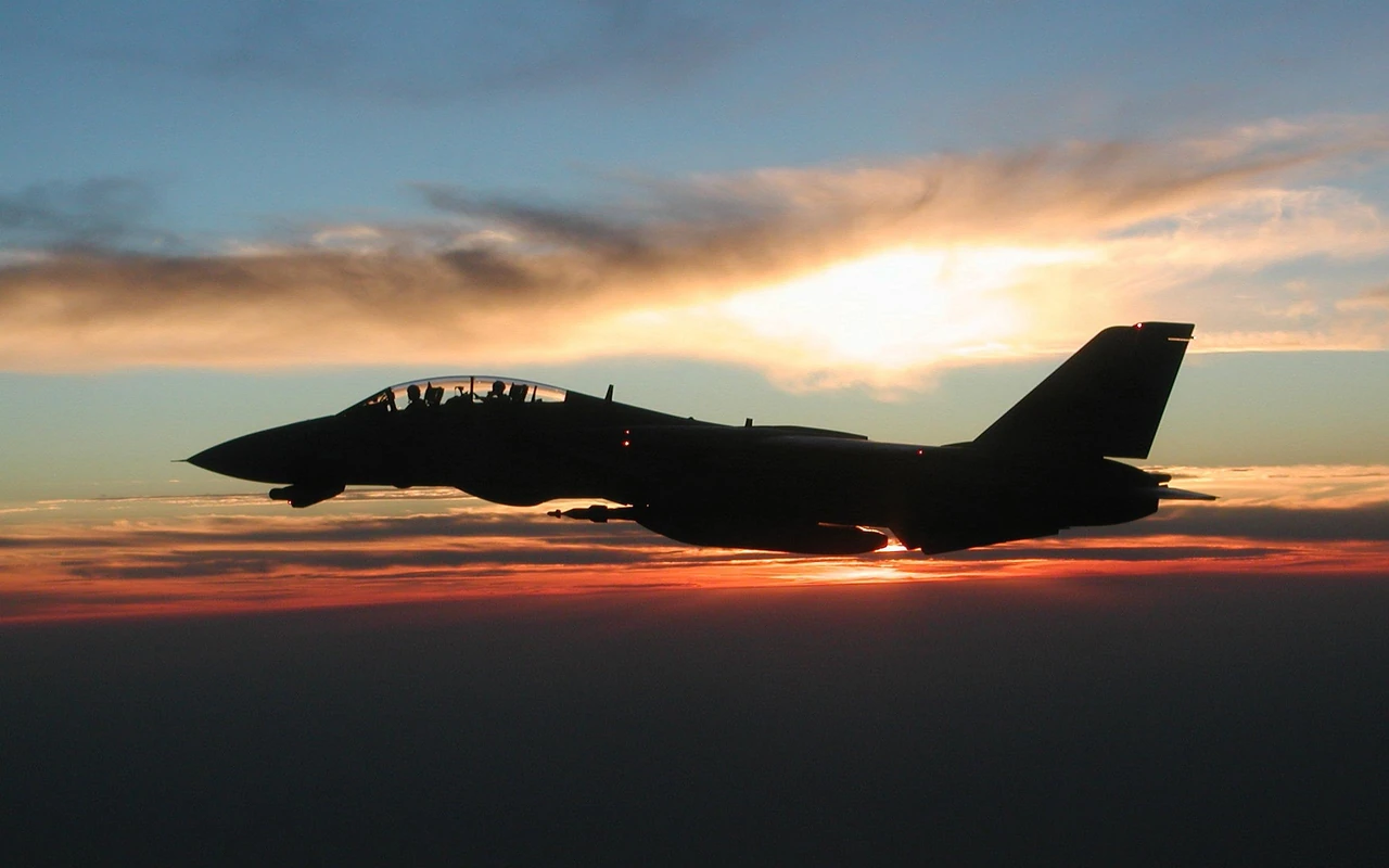 f-14-tomcat-lehenda-aviatsii-shcho-pidkoryla-nebo-i-sertsia-1c8d
