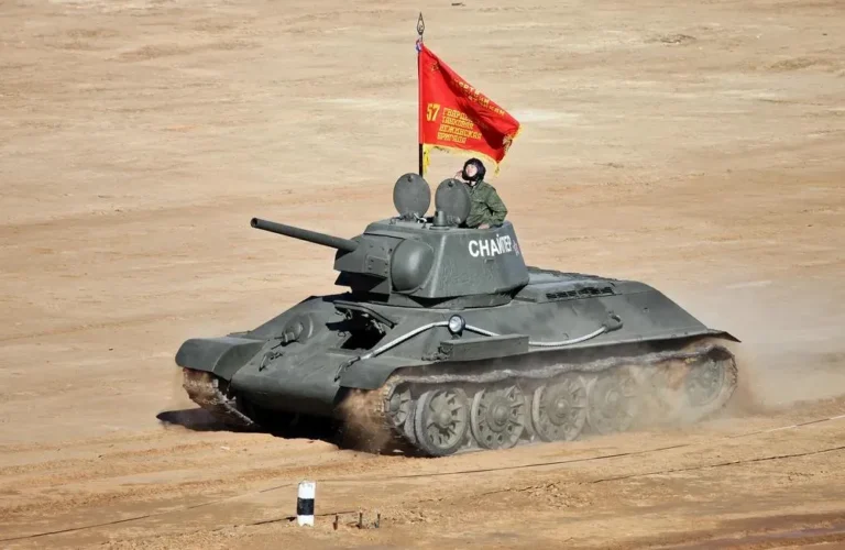 f-34-harmata-shcho-zrobyla-t-34-lehendoiu-8073