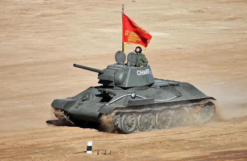 f-34-harmata-shcho-zrobyla-t-34-lehendoiu-8073