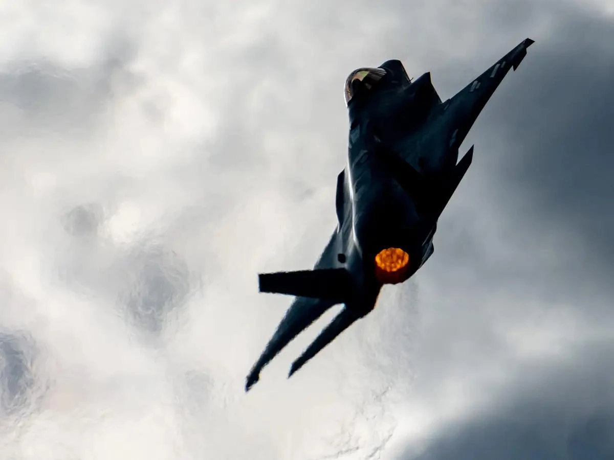 f-55-kontseptsiia-dvomotornoho-vynyshchuvacha-na-bazi-f-35-shcho-skolykhnula-pen-6f77