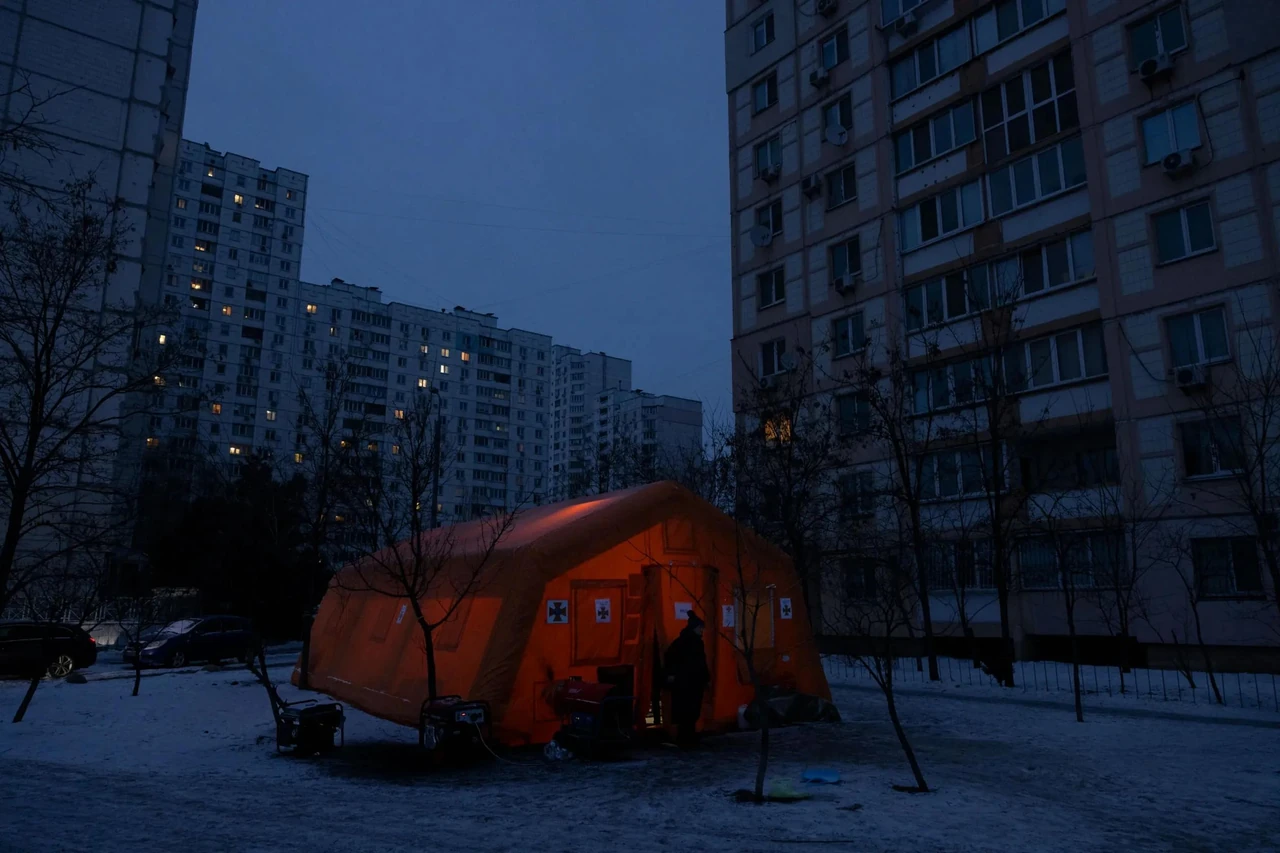 kudy-dzvonyty-iakshcho-nemaie-opalennia-kyiv-povnyi-hid-dlia-meshkantsiv-2026-ro-78f5