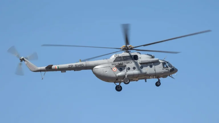 mi-17-vertolit-universalnyi-transportnyi-vertolit-z-neperevershenoiu-vytryvalist-520b