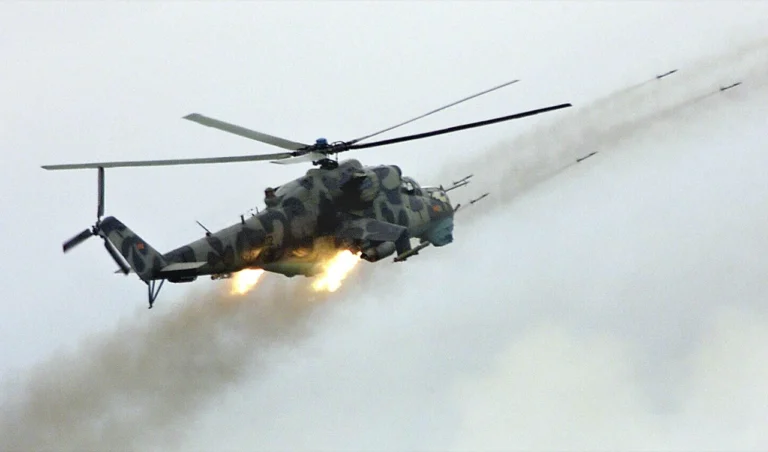 mi-24-unikalnyi-boiovyi-vertolit-shcho-poiednuie-vohon-i-desant-2211