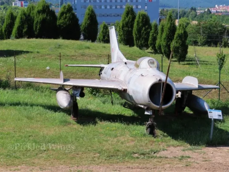 mih-19-pershyi-nadzvukovyi-vynyshchuvach-shcho-zminyv-oblychchia-radianskoi-avia-f5da