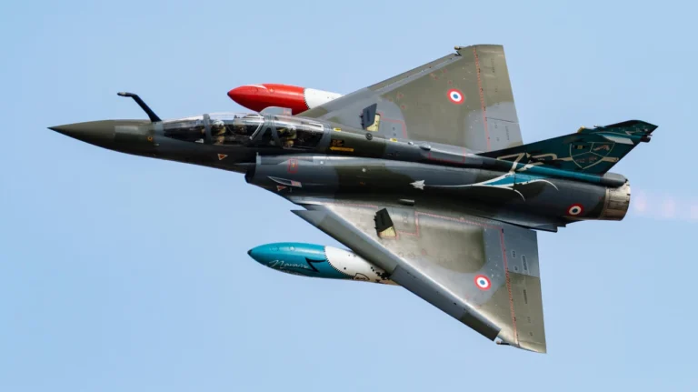mirazh-litak-mirage-2000-povnyi-ohliad-vynyshchuvacha-dassault-mirage-2000-49f2