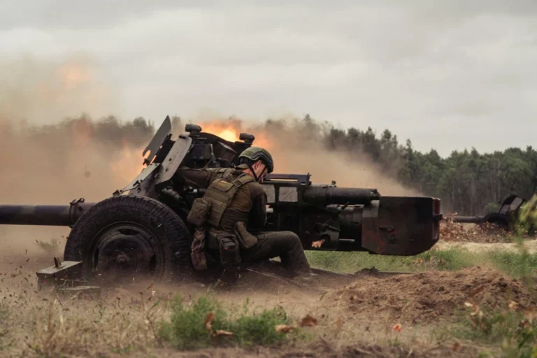 mt-12-rapira-100-mm-protytankova-harmata-shcho-poiednuie-tochnist-snaipera-ta-un-031d