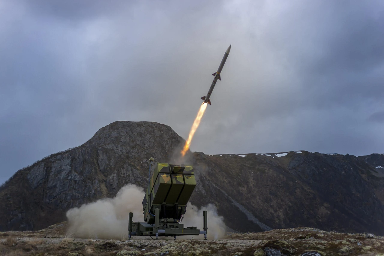 nasams-v-ukraini-systema-ppo-iaka-zakhyshchaie-nebo-ta-zbyvaie-sotni-raket-ab90