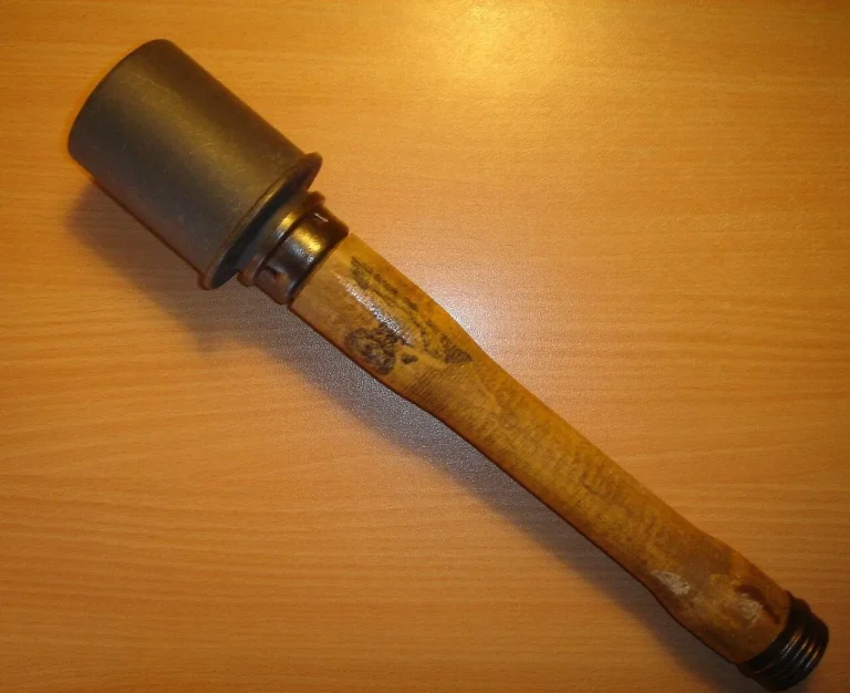 nimetska-hranata-m24-stielhandgranate-palytseva-lehenda-shcho-vyznachyla-taktyku-0b29