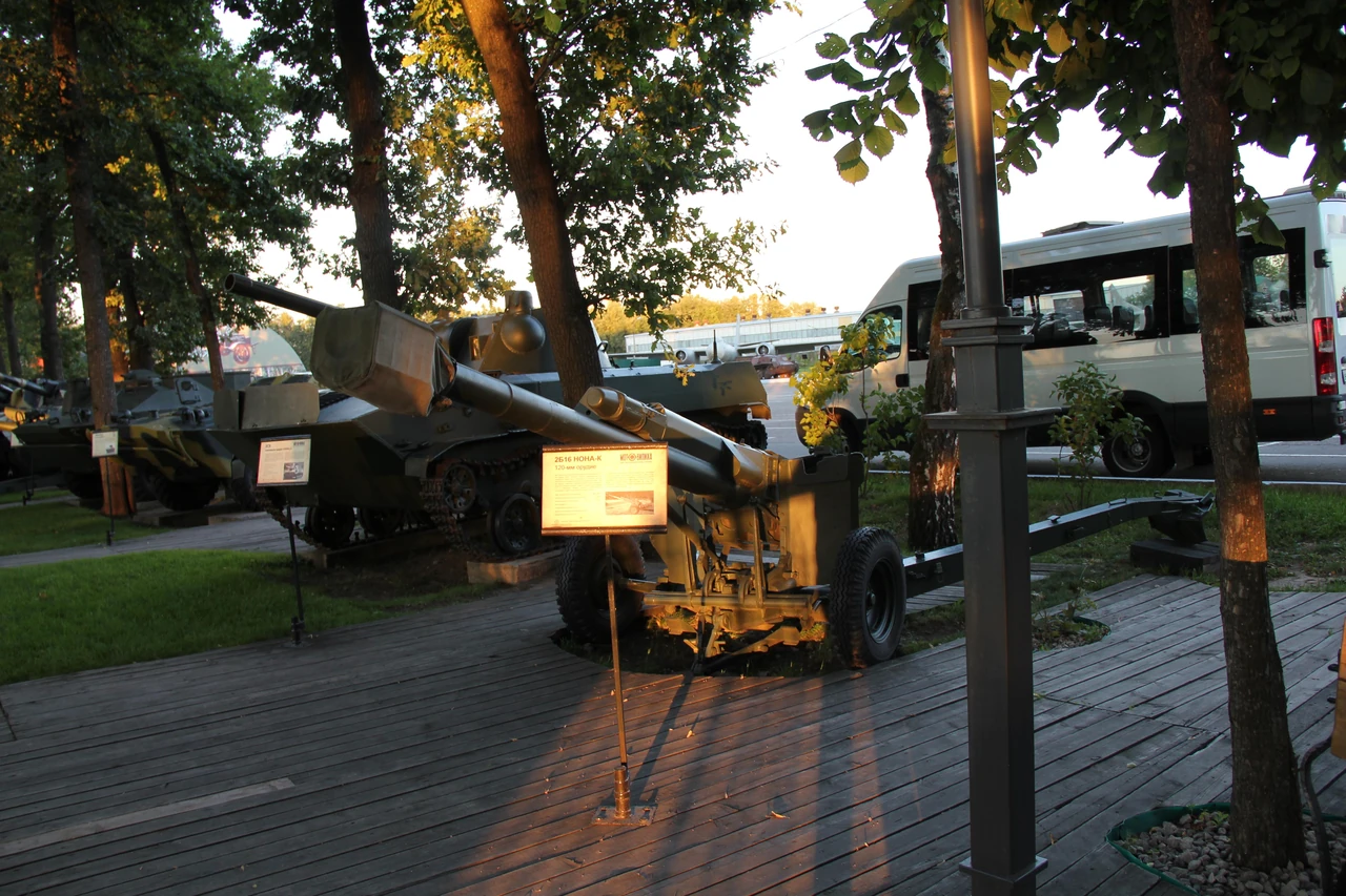 nona-k-ridkisna-universalna-120-mm-artyleriiska-systema-b824