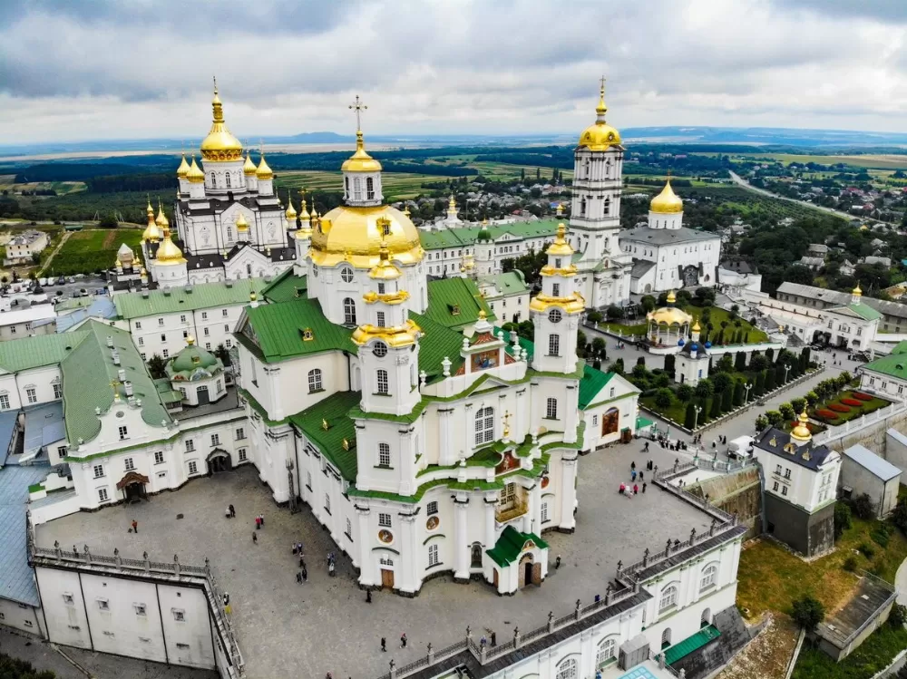 Почаївська лавра з золотими куполами, обєкт перевірки на звязки з Росією