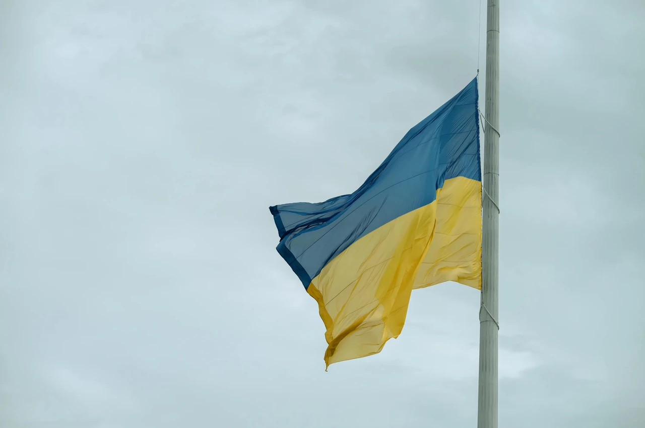 pryspushchenyi-prapor-symvol-zhaloby-povahy-ta-zhyvoi-pamiati-v-ukraini-ef8d